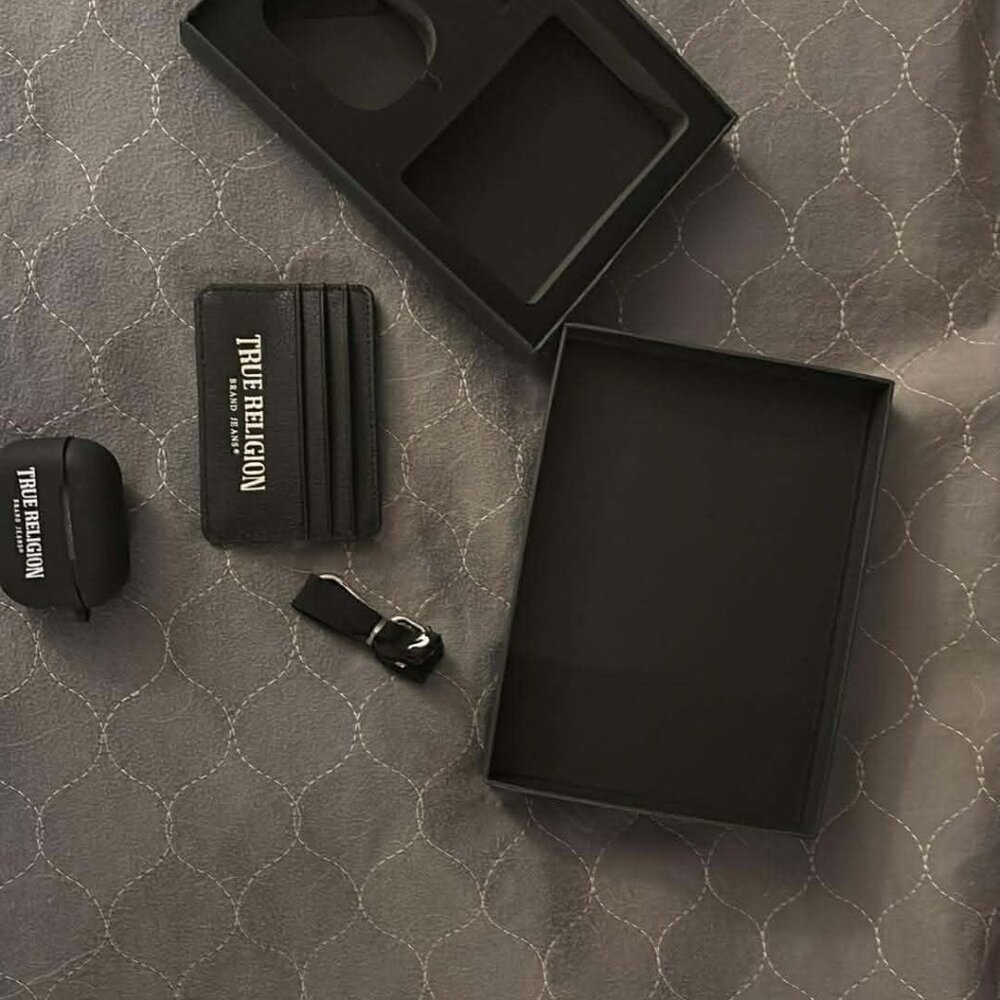 NIB True Religion Wallet Cardholder Airpod gift set $30